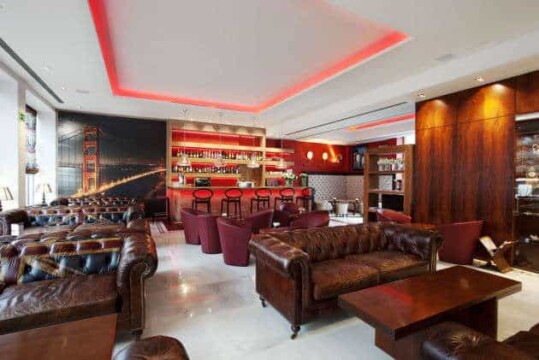 Reforma del bar de un hotel Reforma del bar de un hotel