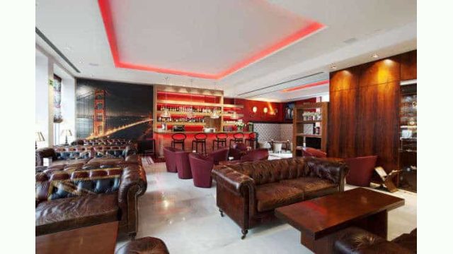 Reforma del bar de un hotel Reforma del bar de un hotel