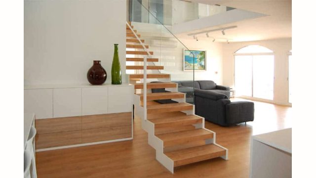 Reforma interior de un loft escalera de madera Reforma interior de un loft escalera de madera