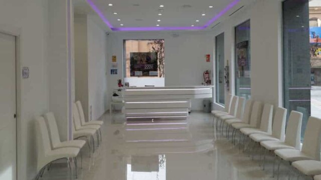 Reforma de local comercial sala de espera y mostrador Reforma de local comercial sala de espera y mostrador