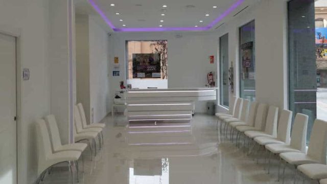 Reforma de local comercial sala de espera y mostrador Reforma de local comercial sala de espera y mostrador